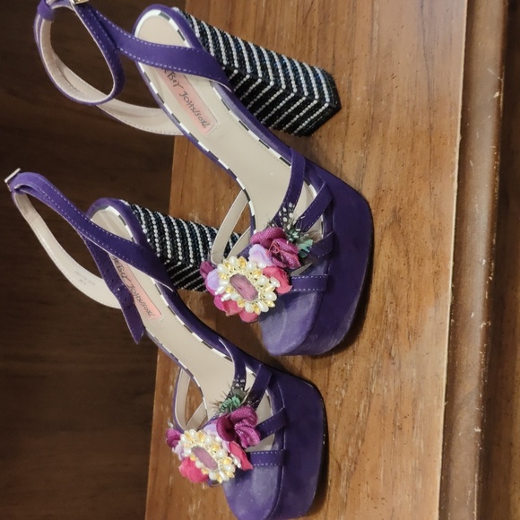 Betsey Johnson size 6 heels - Picture 1 of 6